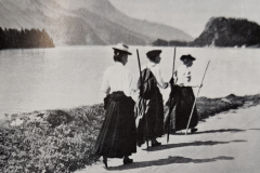 Femmes-Alpinistes-vers-1905_Nos-Montagnes-Jubile-mai-juin-1958-2